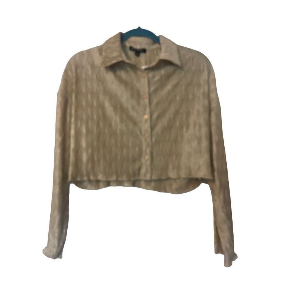 Blue Blush Beige Crinkled Cropped Button-Up with Black Crop Tank - Picture 2 of 7